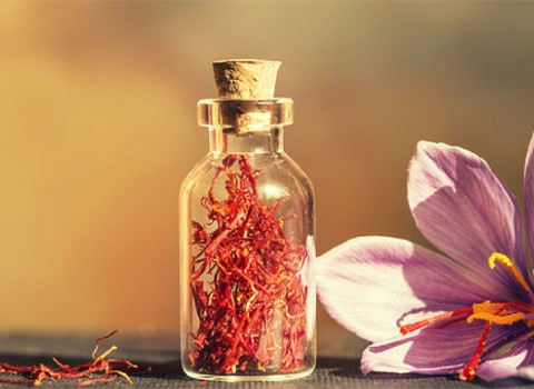 زعفران نگین آتش خورده کمی حرارت‌ دیده برای خشک شدن سریع‌ تر